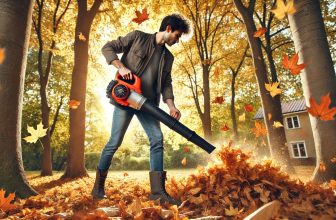 събиращ листа с листосъбирач сред есенна природа