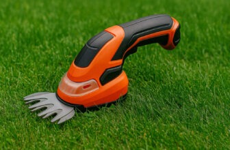 Най-добрите Акумулаторни Ножици за Трева. Избрани модели 2026