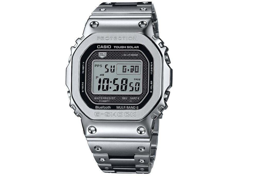 Защо G-Shock Остава Ненадминат? История и модели 7 Лъскав сребърен дигитален G-Shock с Bluetooth и Tough Solar функции, изобразен на бял фон