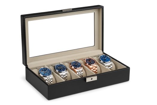 Луксозна черна кутия с кремав интериор и шест различни луксозни часовника със сини циферблати.