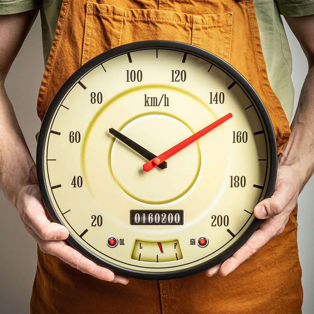 Стенен часовник Километраж