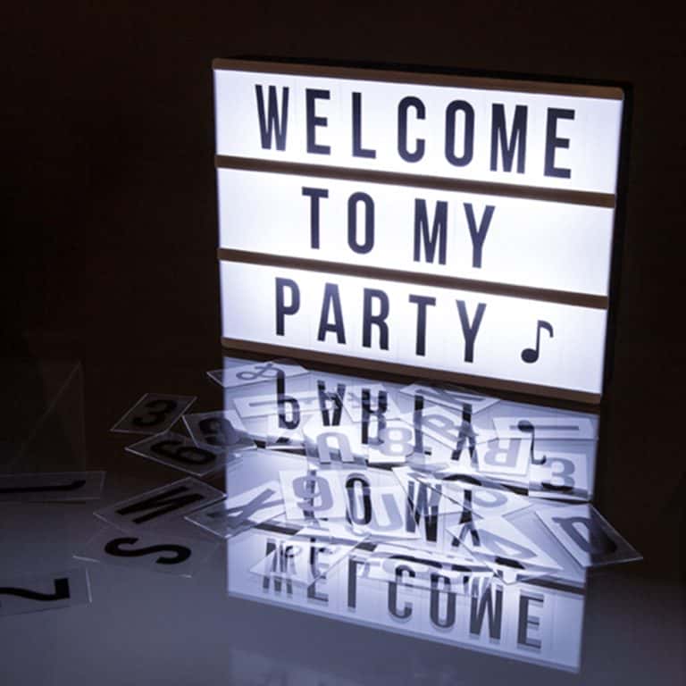 Голямо, Ретро, Светещо Табло за Съобщения