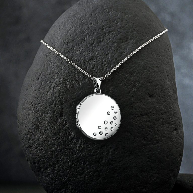 Кръгло колие с кристали и снимка