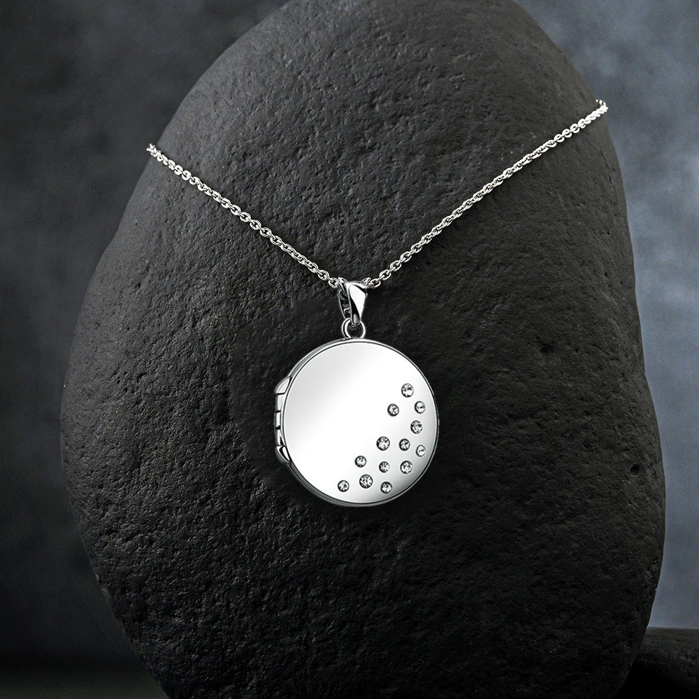 Кръгло колие с кристали и снимка