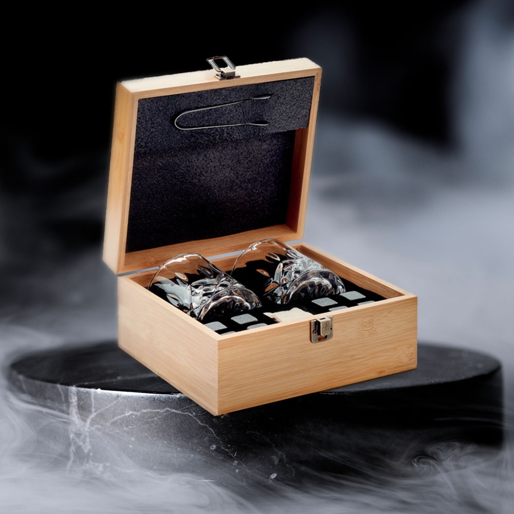 Луксозен сет за уиски в бамбукова кутия