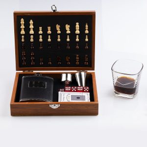 Дървен комплект игри и бутилка