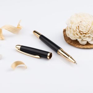 Луксозен ролер със златисти елементи EZEKIEL