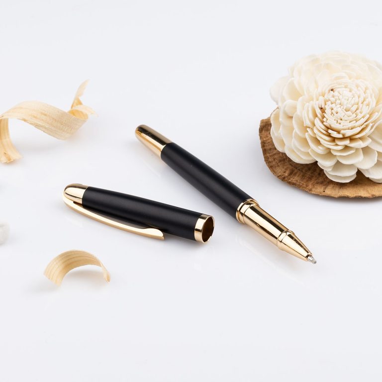 Луксозен ролер със златисти елементи EZEKIEL