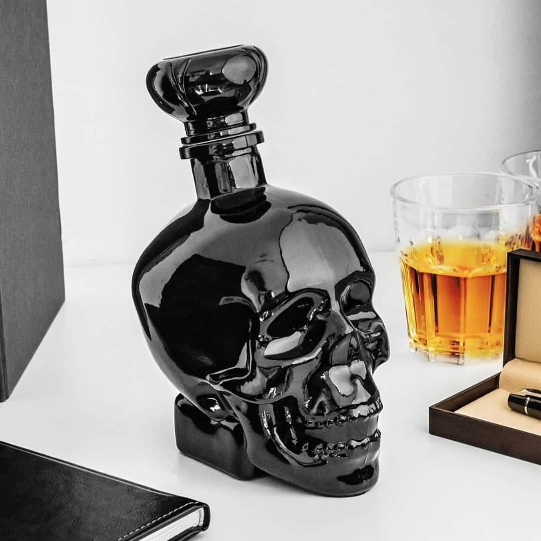 Черна Стъклена Бутилка – Череп (750мл.)