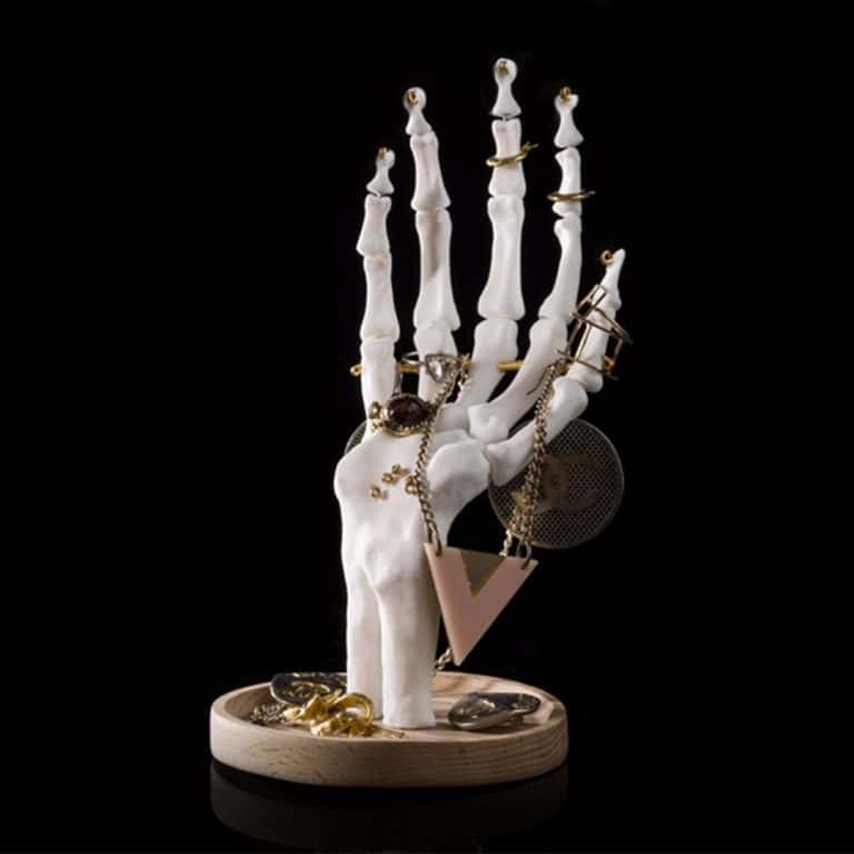 Поставка за Пръстени и Бижута – Ръка