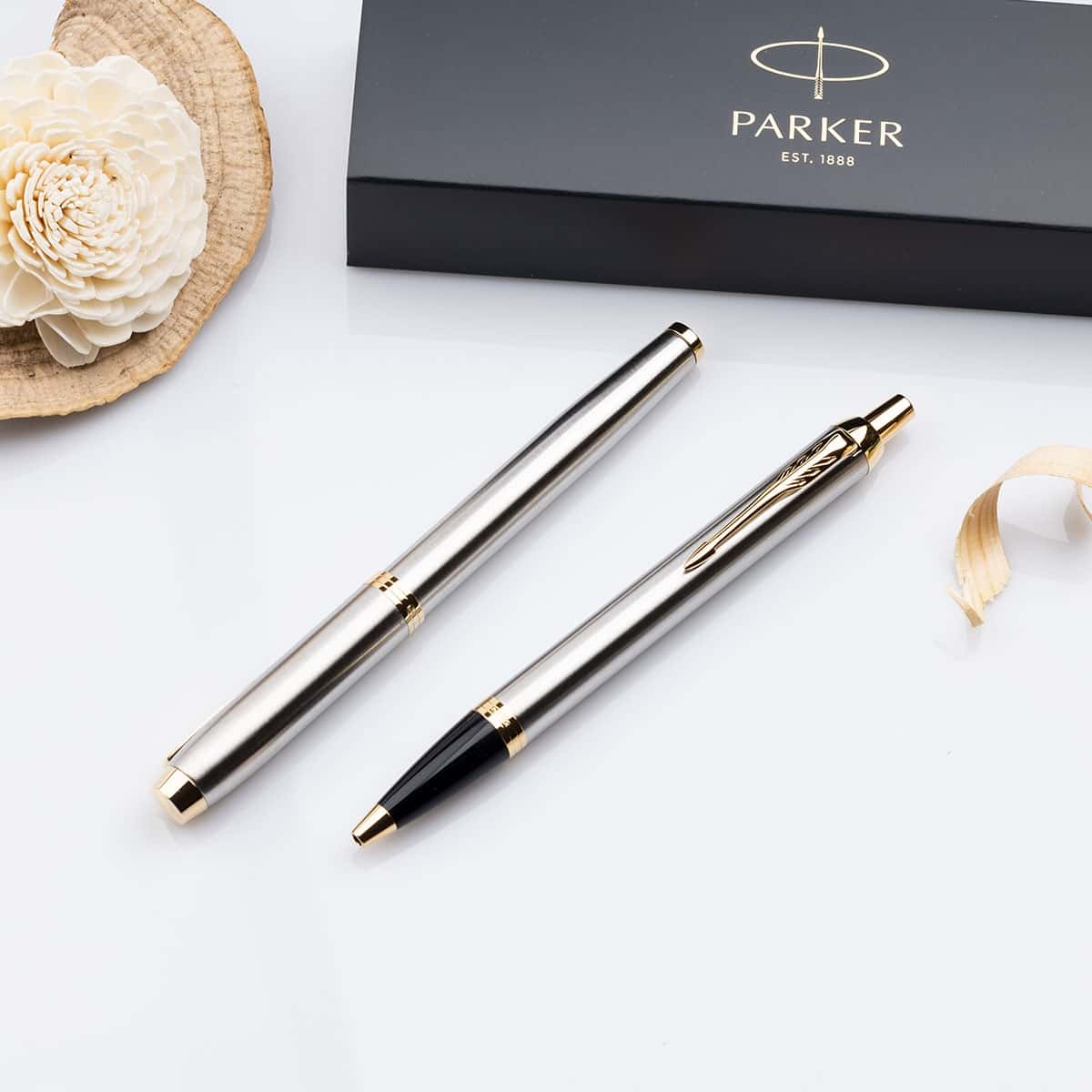 Луксозен позлатен комплект химикалка и ролер Parker – IM