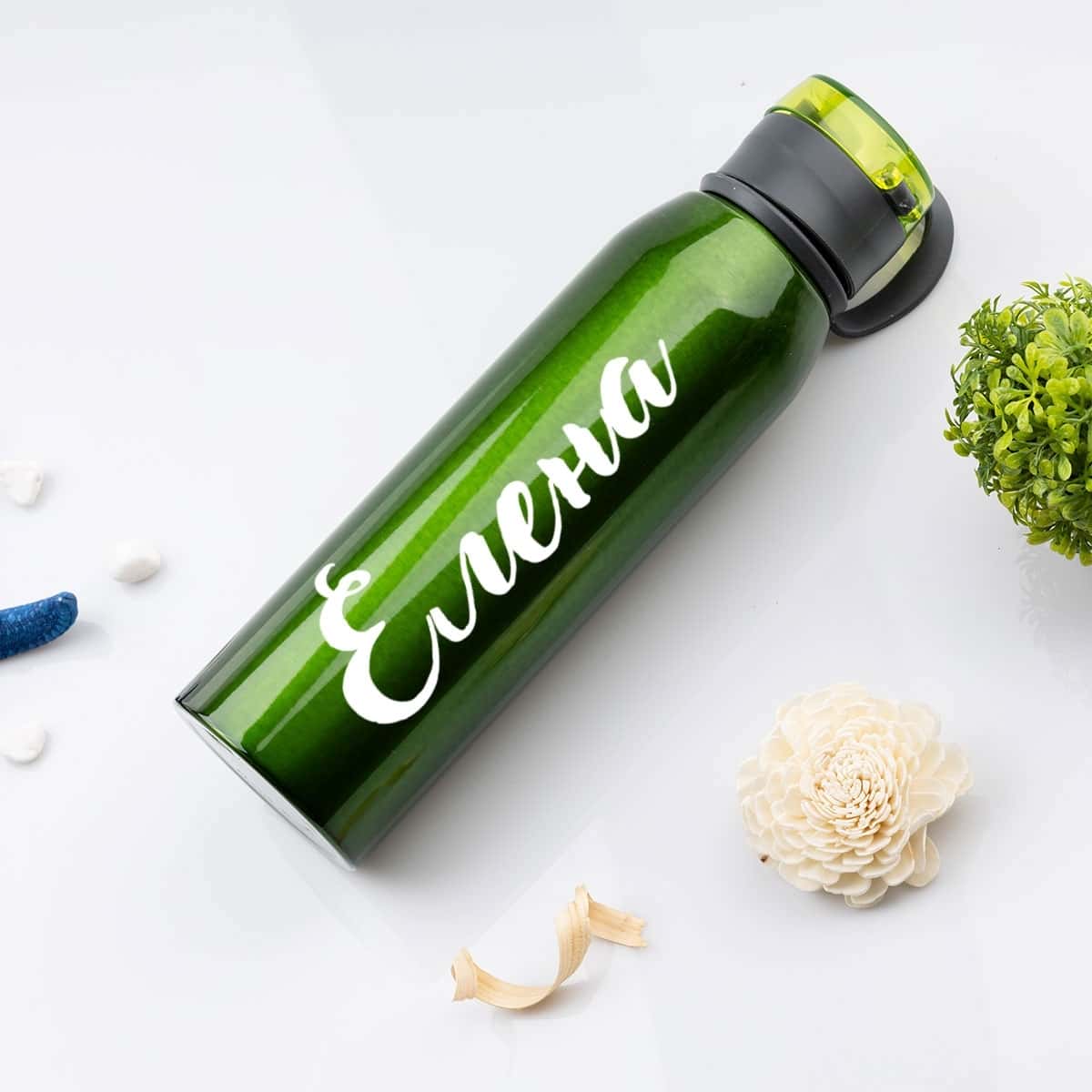 Зелена спортна бутилка с име