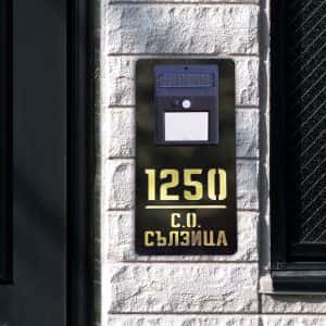 Персонализирана слънчева табела за врата със соларно осветление