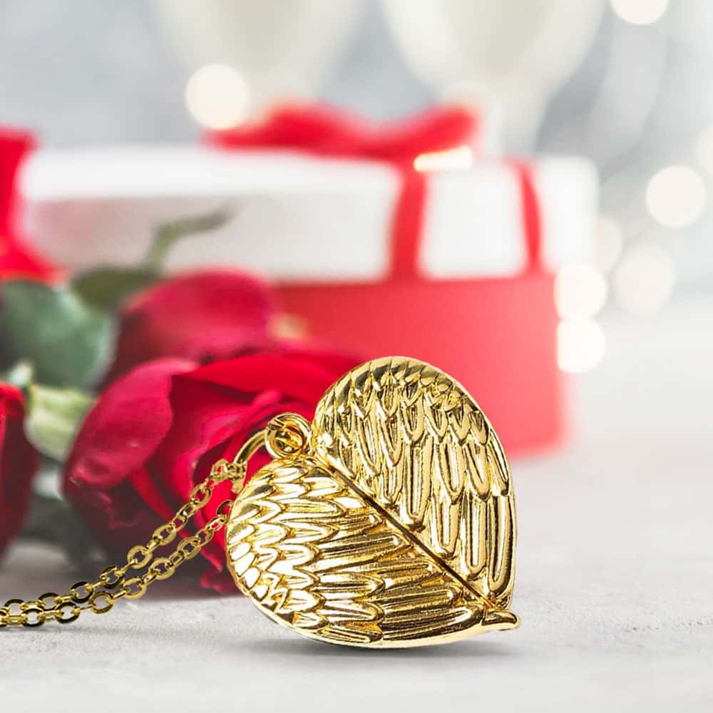 Колие със снимка – Сърце с ангелски криле