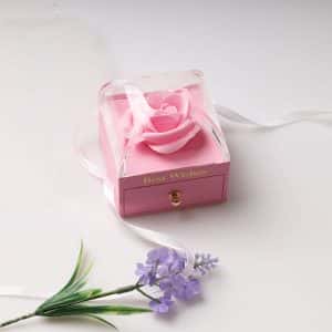Подаръчна кутийка с роза – Нежни моменти