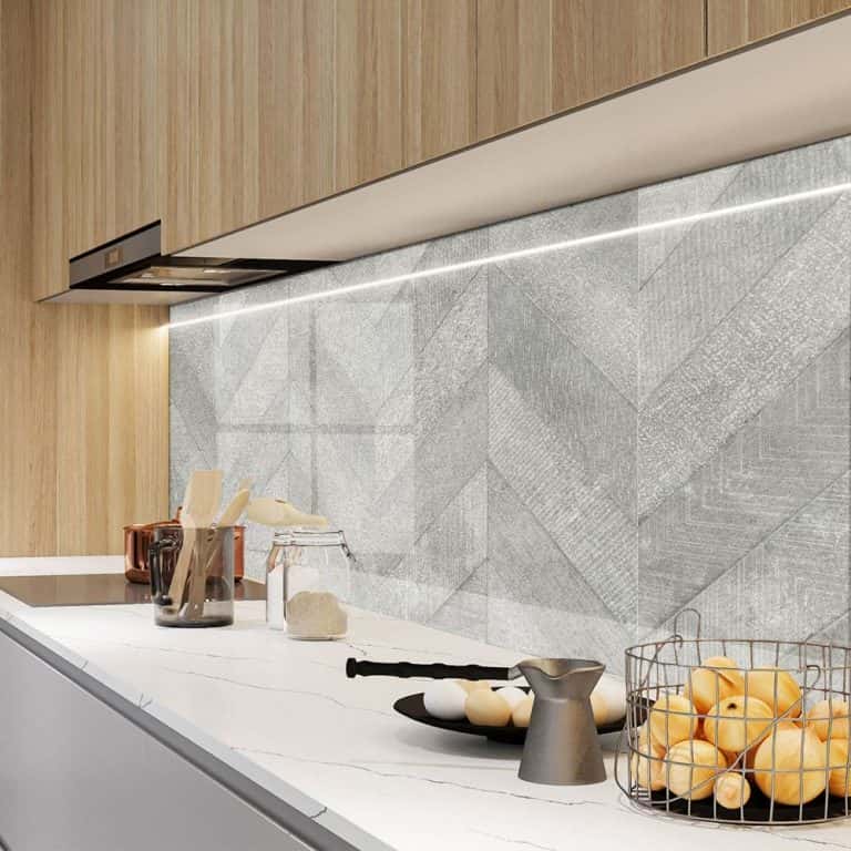 Стъклен гръб за кухня с геометричен бетонен дизайн