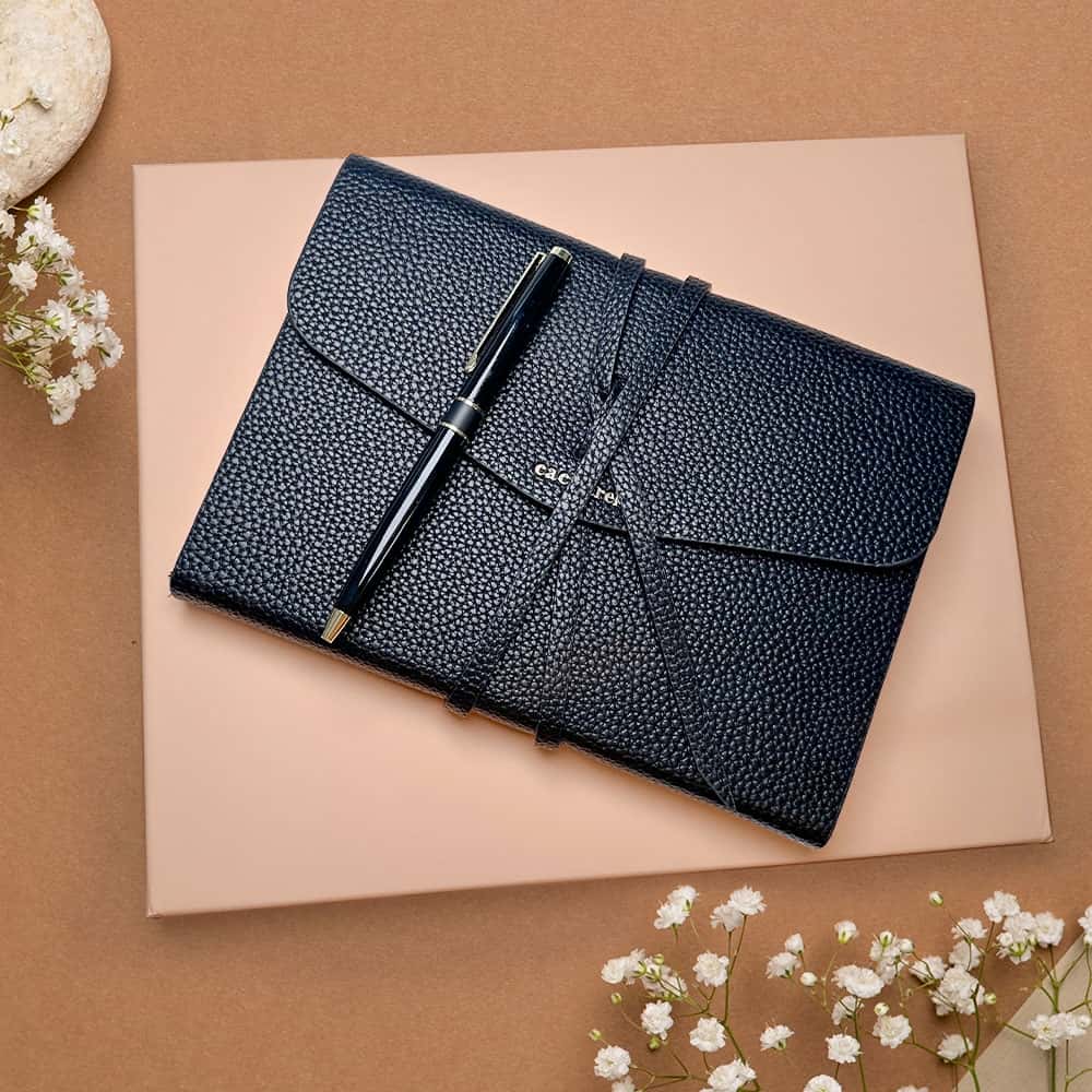 Бележник A5 Violette Black с химикалка Cacharel