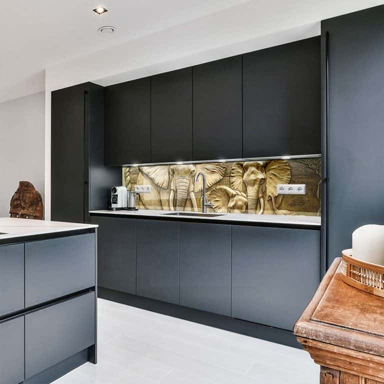 Стъклен гръб за кухня – Слонове