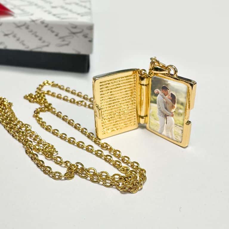 Персонализирано колие с медальон за снимка – запазете скъп спомен