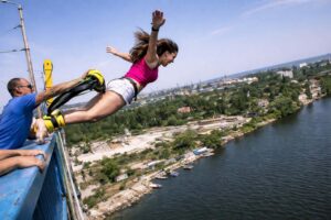 Скок с бънджи като подарък: Защо това е едно от най-вълнуващите преживявания